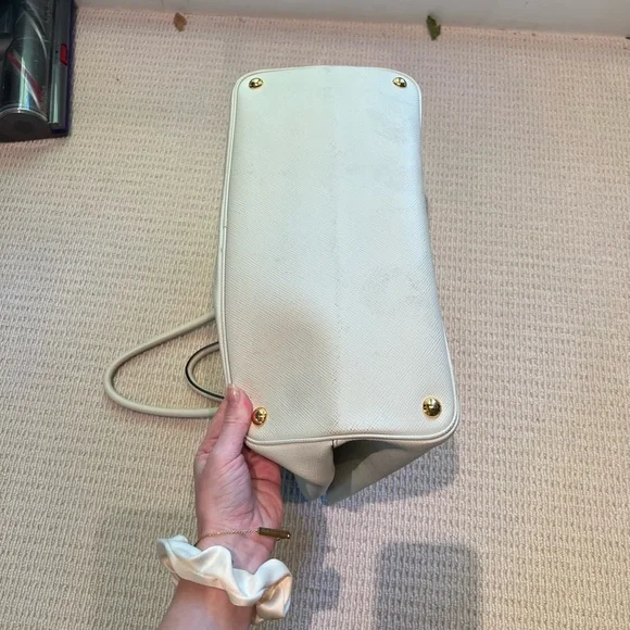 Prada Cuir Tote White - Picture 4 of 16